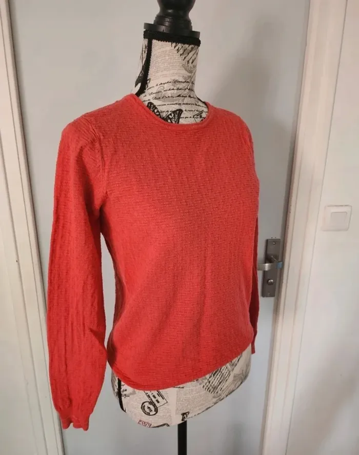 Très Joli Pull Corail de marque Camaïeu et de taille 38