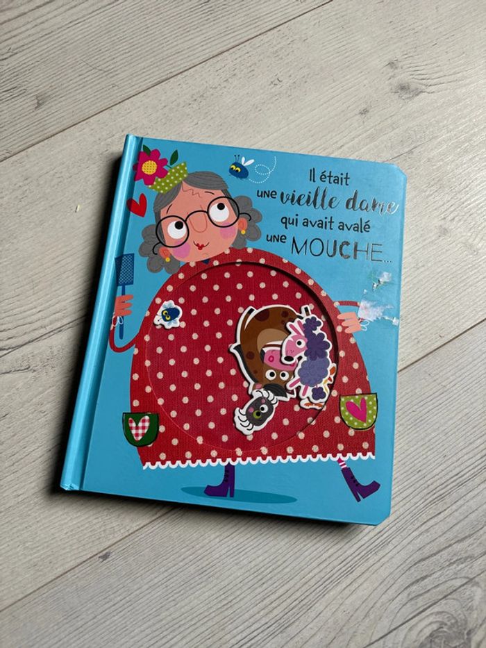 Livre il était une vielle dame qui avait avalé une mouche