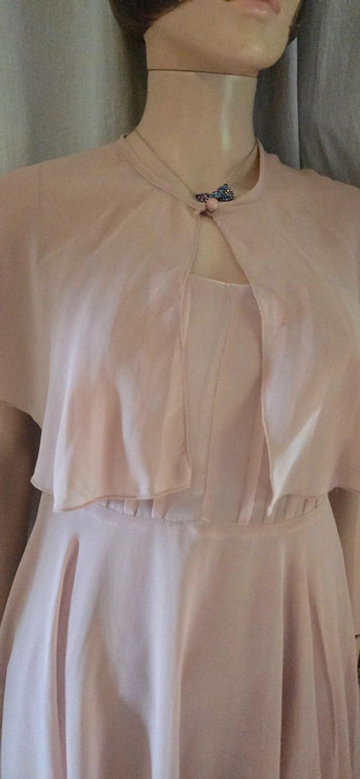robe dégriffée rose poudré avec cape amovible Taille 36/S défauts - photo numéro 7