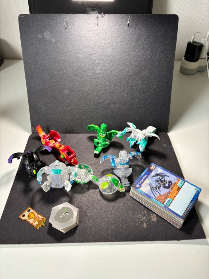 Lot de bakugan et accessoires