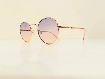 Lunette de soleil femme dorée et rose verres dégradés UV protection catégorie 2 taille small