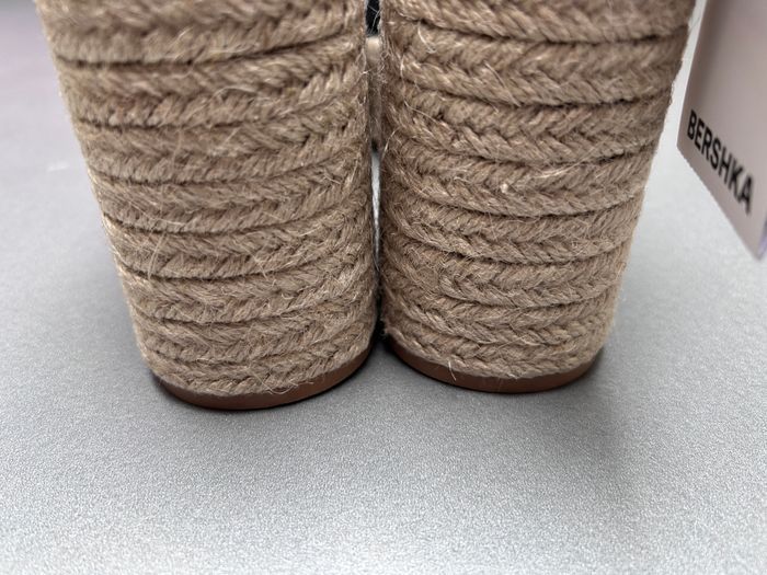 Sandales noires compensées à talons Bershka - Pointure 40 - photo numéro 8