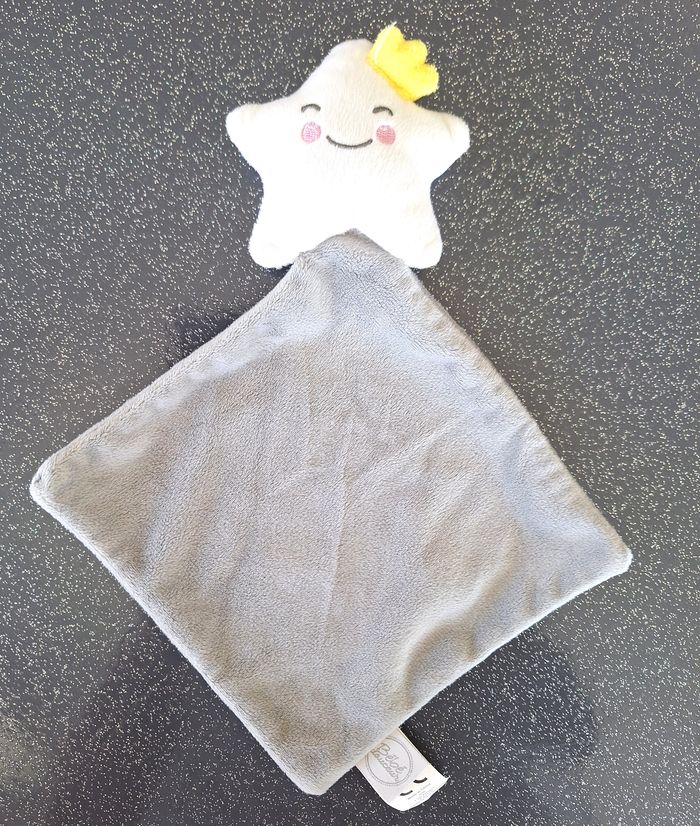 DOUDOU ETOILE MOUCHOIR - BEBE DOUCEUR