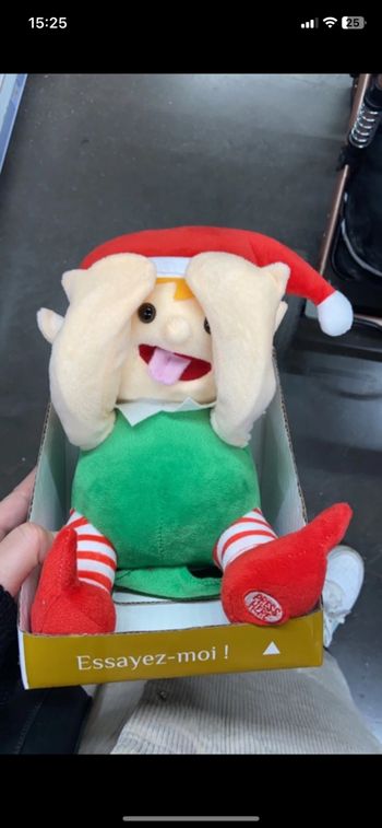 Lutin merry christmas et tire la langue