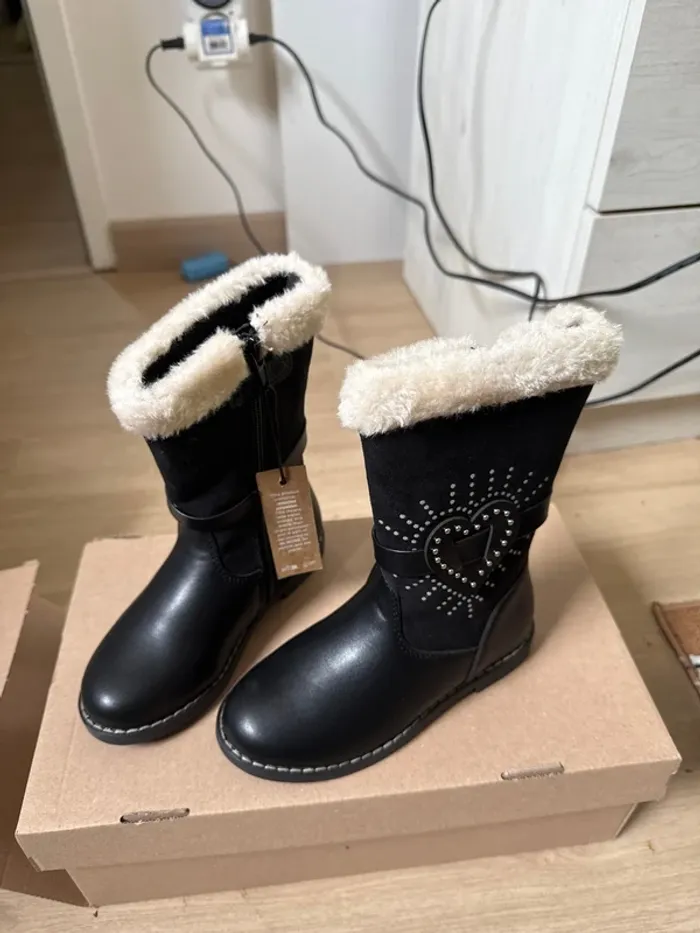 Jolies bottines de la marque Friboo neuves avec étiquette pointure 28 - photo numéro 5