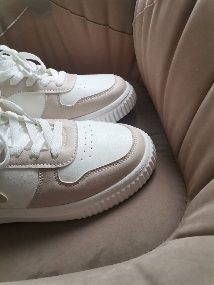 ✨ Baskets blanches & beige neuves – 39 ✨ - photo numéro 4