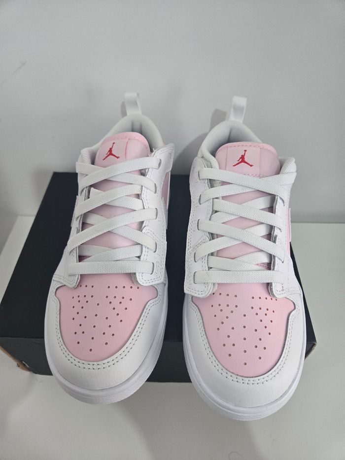 Nike Jordan 1 low taille 35 neuves blanc rose - photo numéro 3