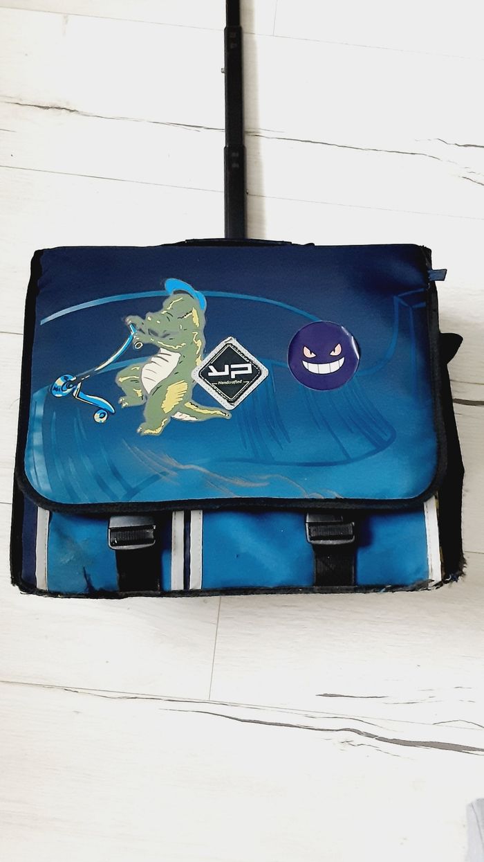 Cartable à roulettes crocodile bleu 42 x 31 cm - photo numéro 2