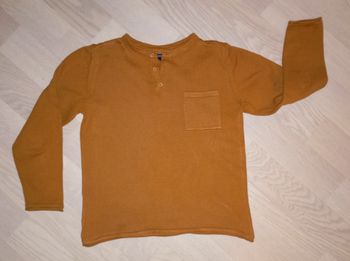 Pull fin moutarde col tunisien Kiabi T. 6 ans