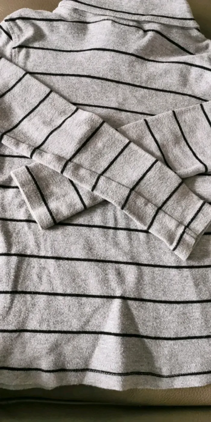 Tee-shirt manches longues col roulé gris à rayures - Kiabi - 6 ans - photo numéro 3