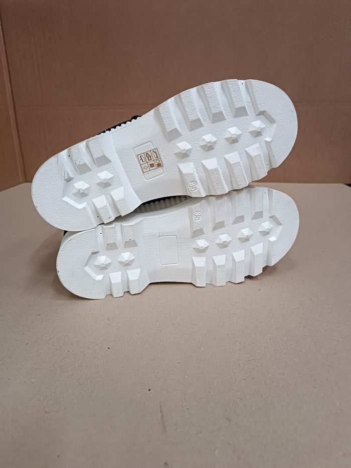 Chaussures montantes noires taille 36 - photo numéro 5