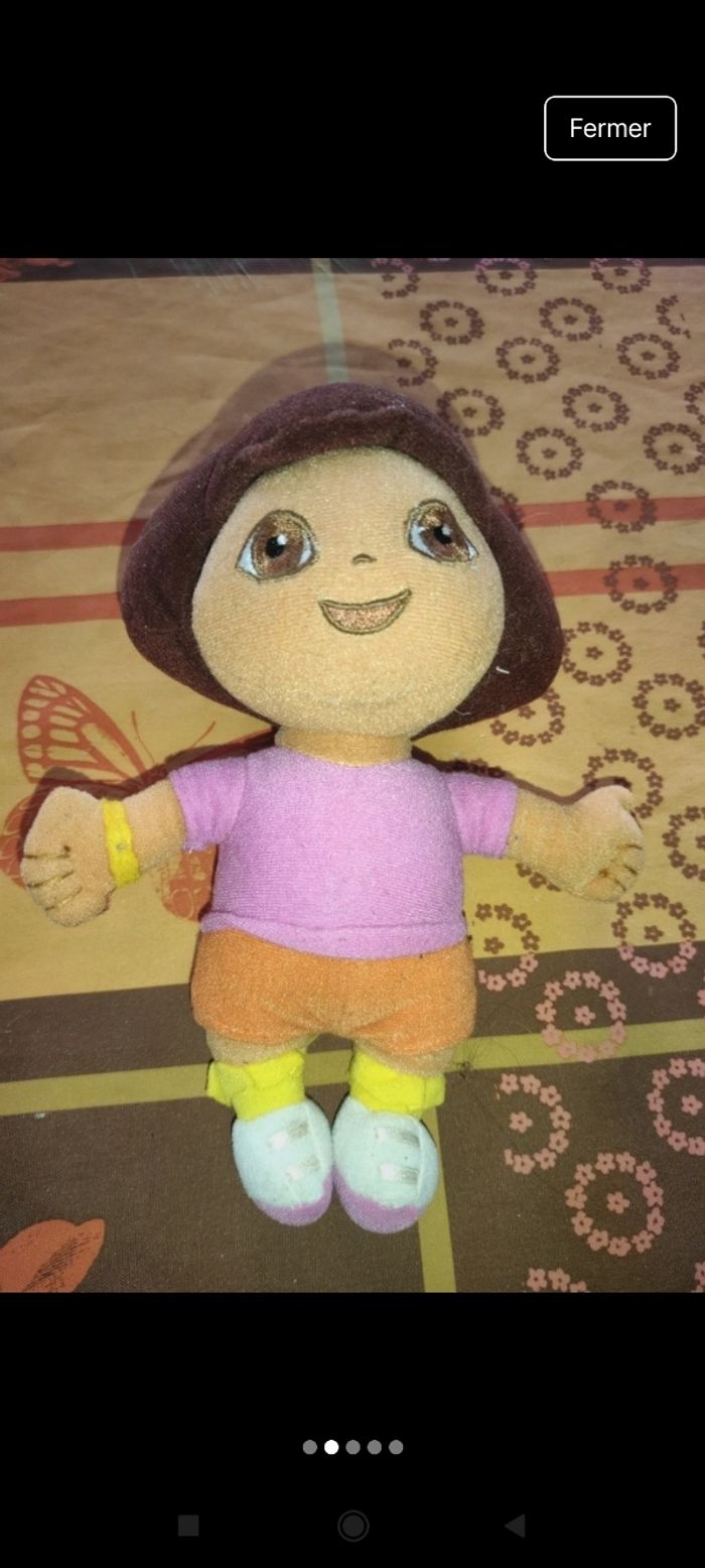 Petite peluche Dora j41