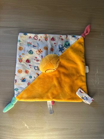 Doudou carré lune corolle