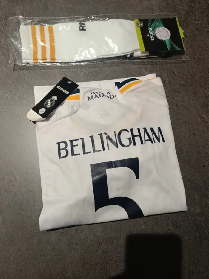 Tenue foot Real Madrid Jude Bellingham blanc. T.24 - photo numéro 4