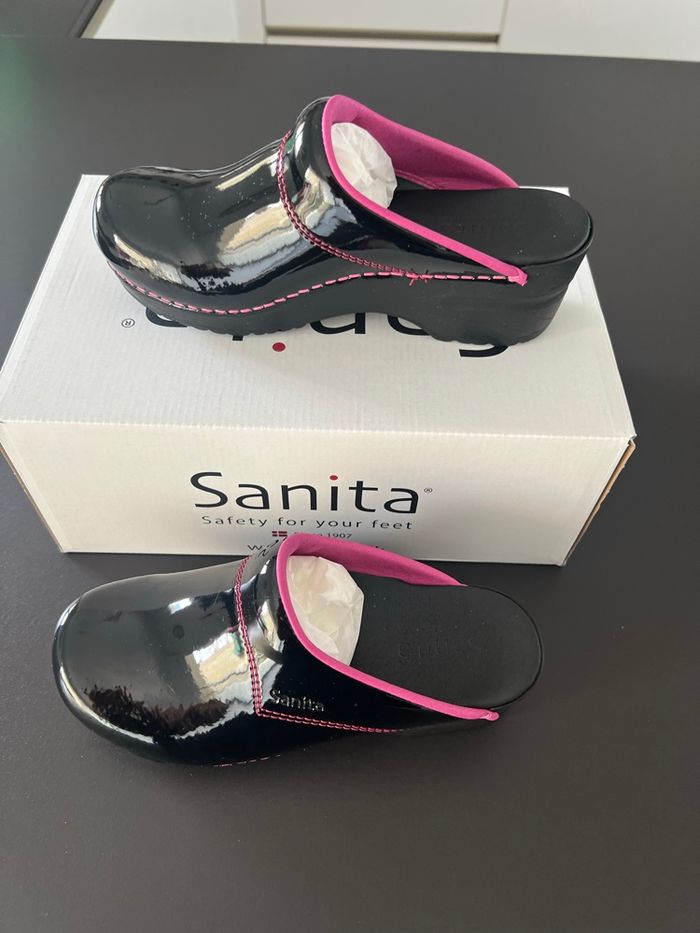 Sabot sanita noir brillant bordure fushia 41 neuf - photo numéro 2