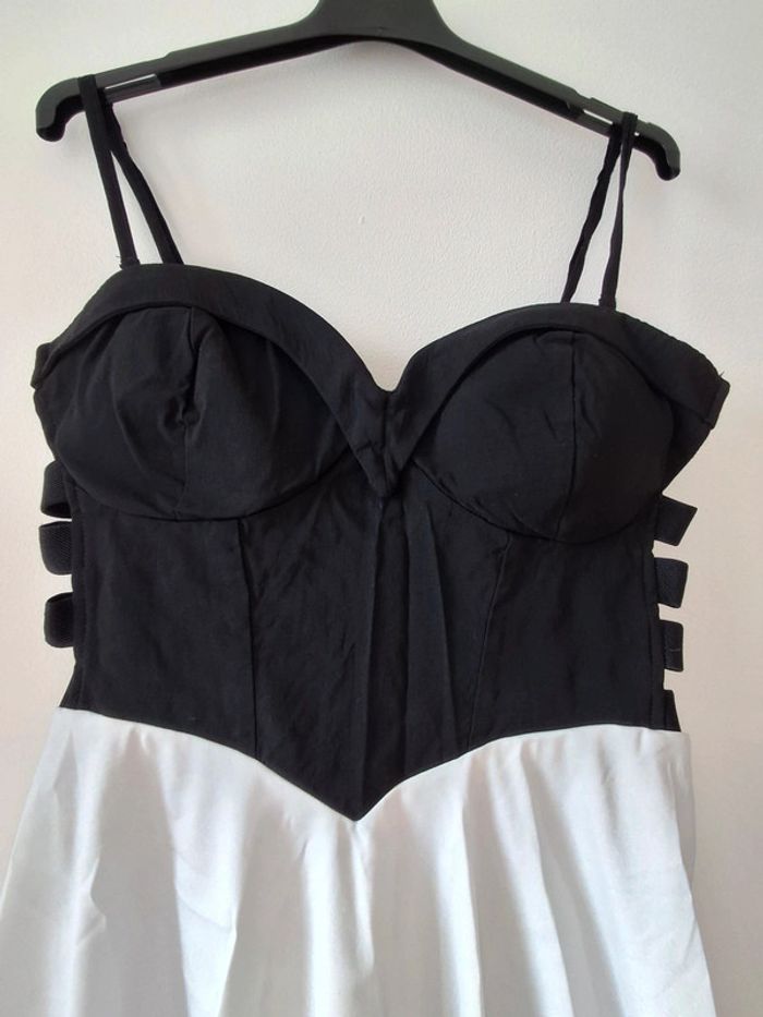 Robe fluide bicolore ouverture dos - photo numéro 2
