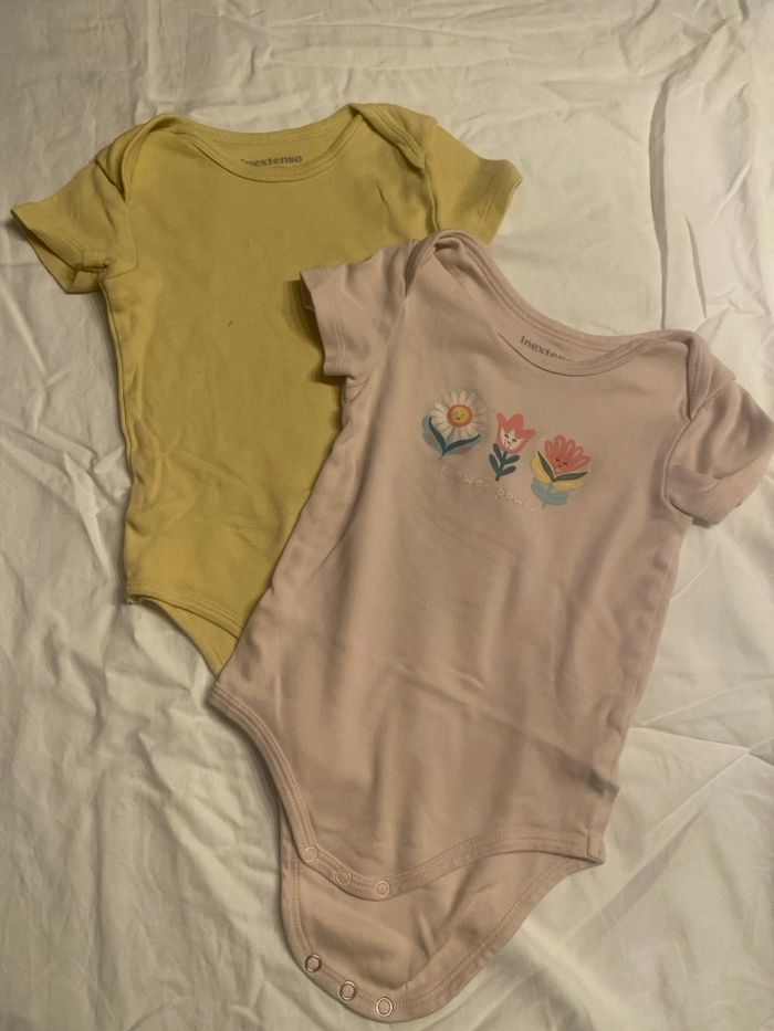 2 bodys manches courtes