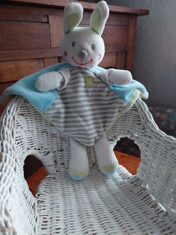 Doudou lapin rayé gris Nicotoy