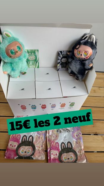 Labubu en boîte