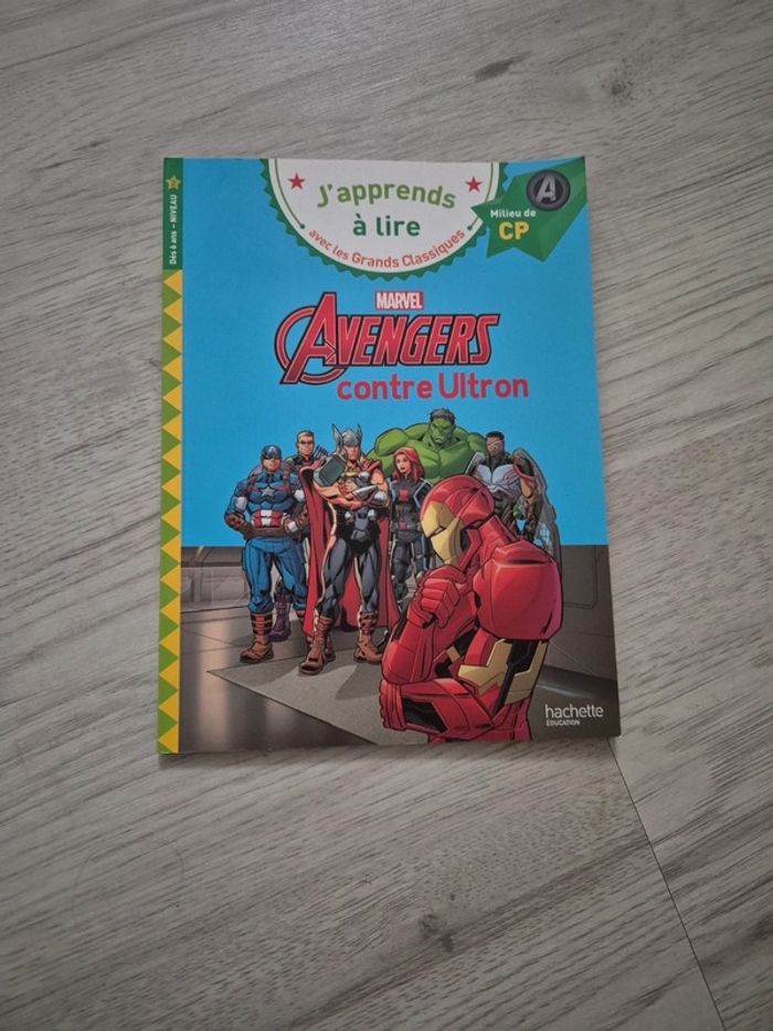 Livre j'apprends à lire milieu de CP avengers contre ultron