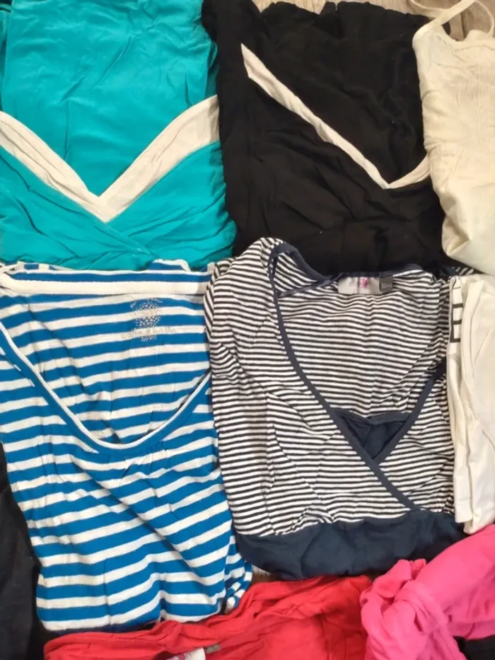Gros lot de vêtements grossesse taille M38/40 + donne sous-vêtements grossesse et allaitement - photo numéro 3