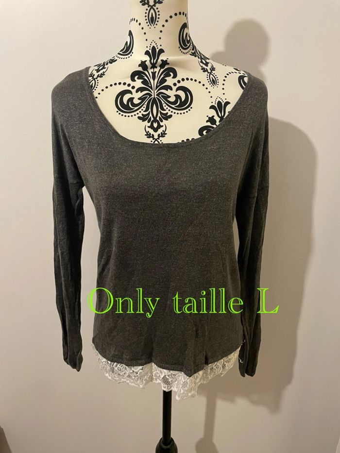 Pull gris à manches longues col rond dentelle blanc en bas neuf only taille L