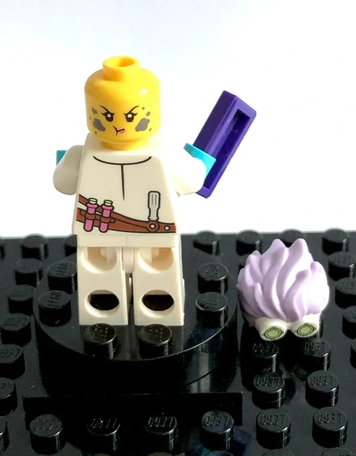 LEGO Hidden Side - J. B. Watt, large smile/annoyed - photo numéro 8
