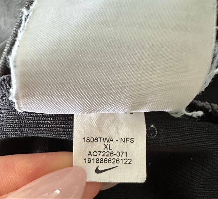 Sweatshirt gris noir et blanc Nike TXL - photo numéro 8