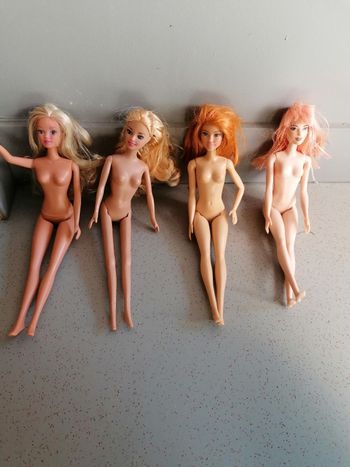 Lot de 4 barbies