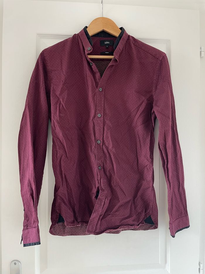 Chemise violette sans col
