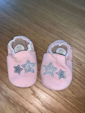 Chaussures chaussons bébé fille tape à l’œil  Rose + crème + argenté à paillettes Etoiles