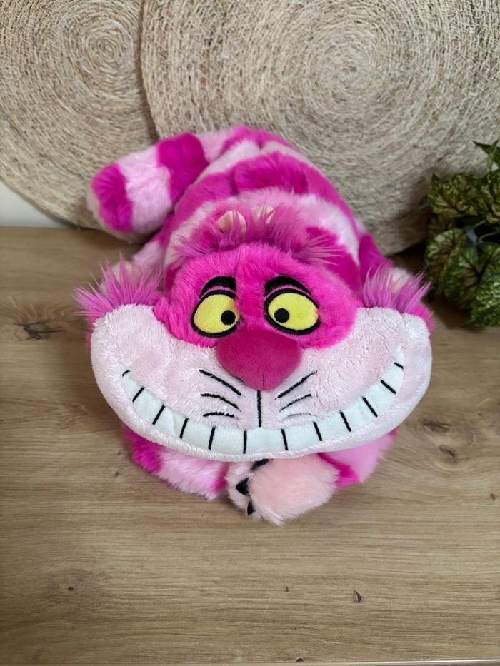 Neuf doudou chat rose cheshire Alice aux pays des merveilles Disneyland Paris
