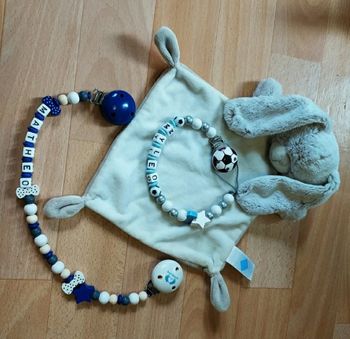 Attache tetine en bois