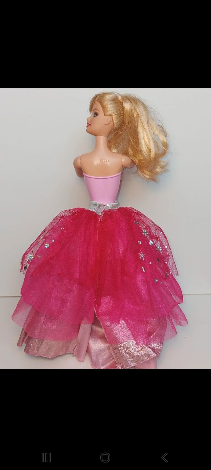 Poupée mattel Barbie A Fashion Fairytale la magie de la mode 
Poupée et ensemble compris - photo numéro 5