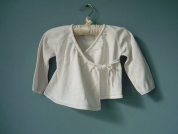 Gilet Fille Vertbaudet 18 mois cache coeur ceremonie cardigan blanc TBE