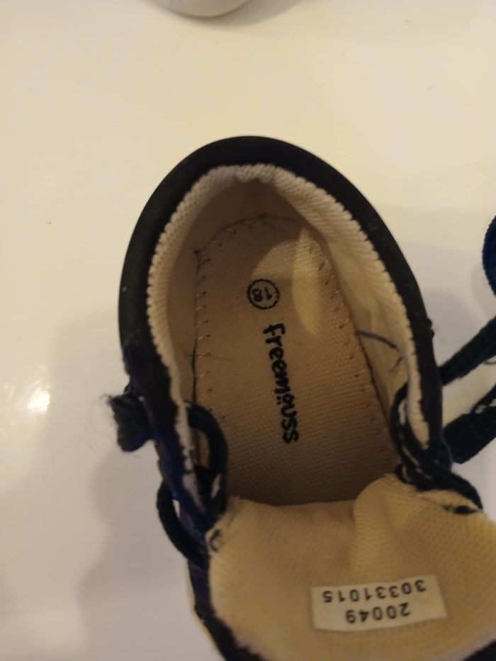 CHAUSSURE  BEBE TAILLE 18 - photo numéro 3