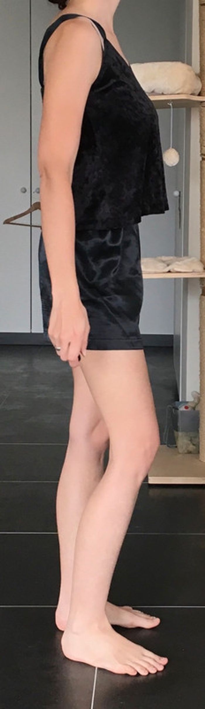 Ensemble de nuit short débardeur en velours et satin noir taille S - photo numéro 3