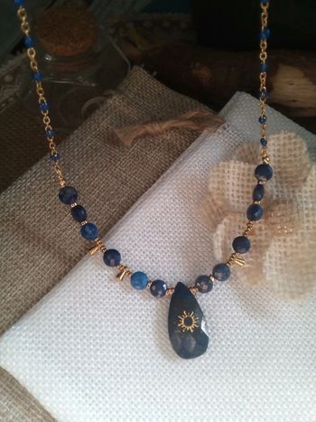 Collier en pierres de lapis lazuli naturelles