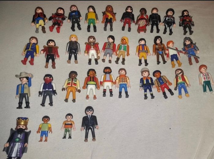 Lot de 34 figurines playmobil