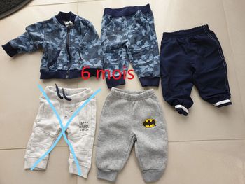 2 bas jogging pantalon et 1 ensemble jogging 6 mois