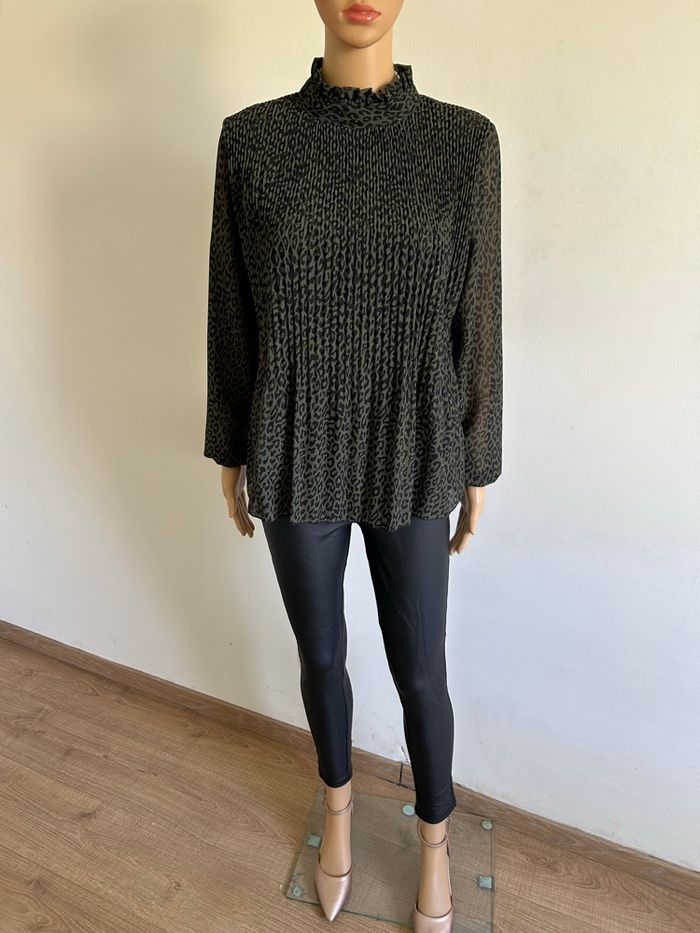 Blouse verte foncée et noire LolaLiza taille 36 jamais portée - photo numéro 3