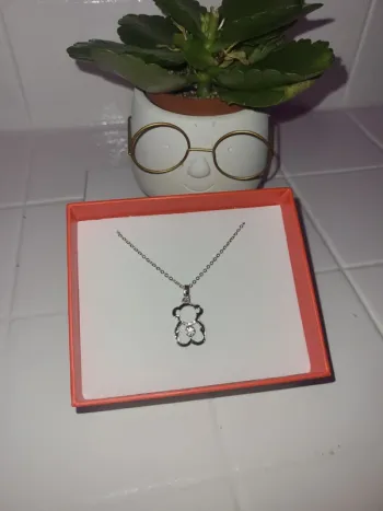 Chaîne et pendentif petit ourson