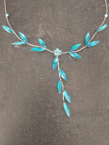 Parure collier et boucles d'oreilles bleu turqoise