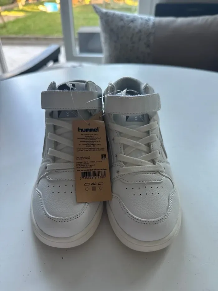 Baskets montantes Hummel blanches et argent – Taille 30 – Neuves étiquette - photo numéro 2