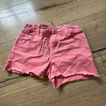 Short fille