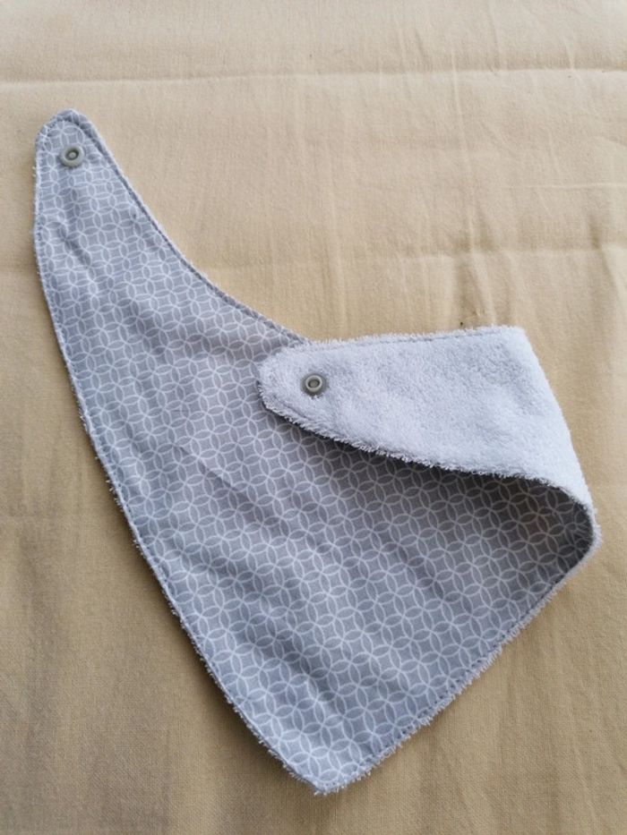 Bavoir bébé fille fait main neuf - photo numéro 5