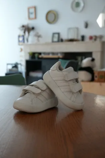 Petites baskets Adidas blanches bébé - Pointure 19