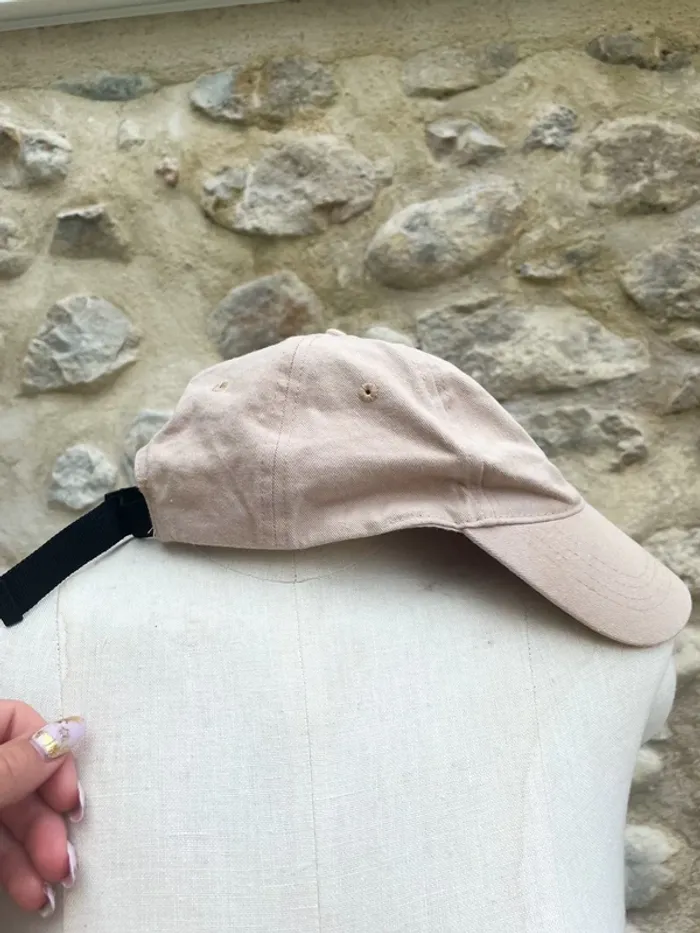 Bershka - Casquette beige rose pale poudré pastel love future - photo numéro 2