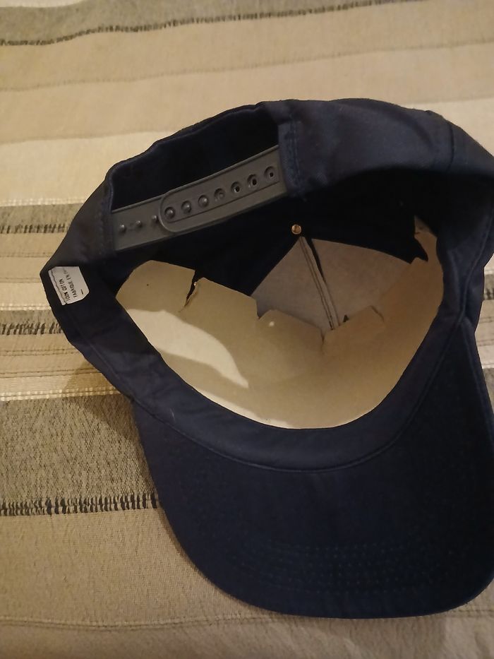 Casquette neuve jamais servi - photo numéro 3