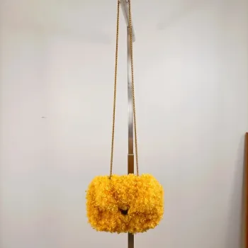 Sac peluche jaune bouclettes à chaîne – look tendance original S021